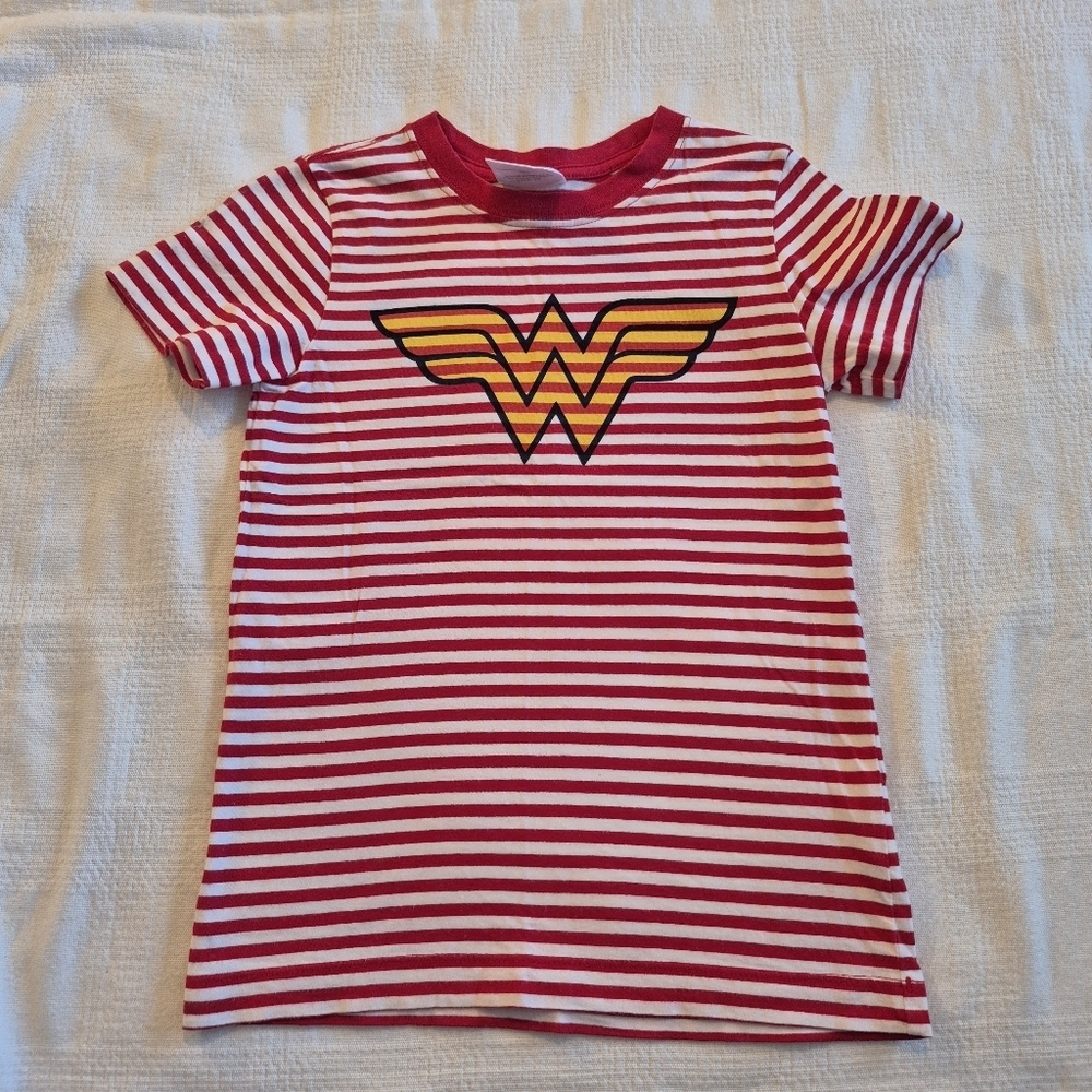 Hanna Andersson girls 110 or 5 short sleeve shirt Wonder Woman logo VGUC